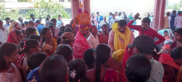 Gaya News: विष्णुपद मंदिर में अब कम बजतीं शहनाइयां, पढ़िए क्या है इसके कारण....