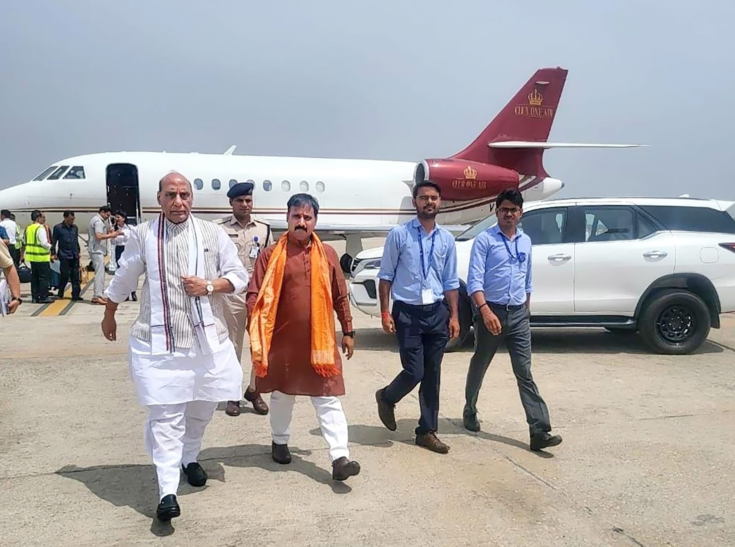 Lok Sabha Election 2024: राजनाथ सिंह ने राहुल गांधी की तुलना क्रिकेटर एमएस धोनी से की, जानें क्या कहा