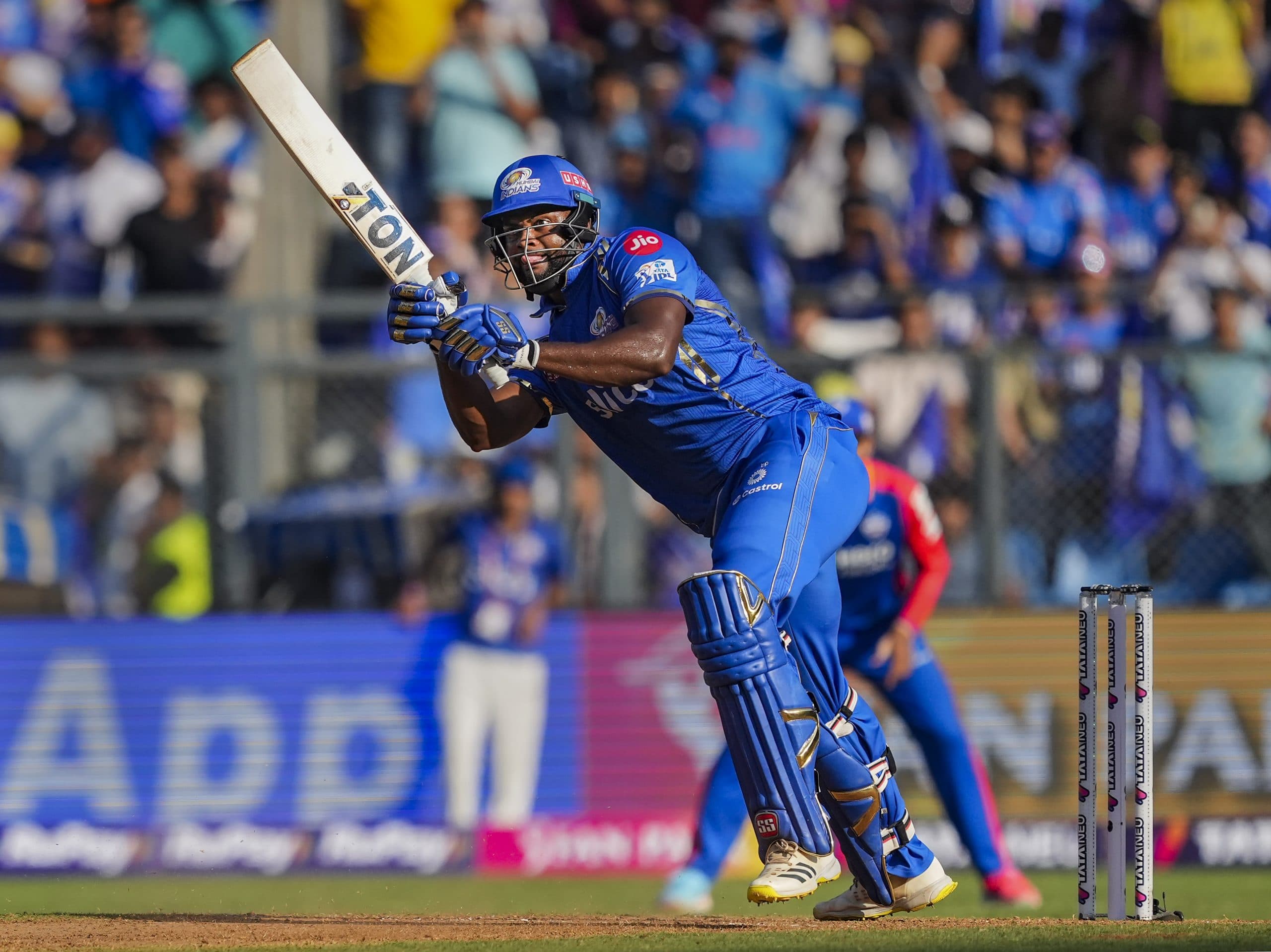 IPL 2024: 4,6,6,6,4,6 - आखिरी ओवर में मुंबई के रोमारियो शेफर्ड का धमाल, देखें वीडियो