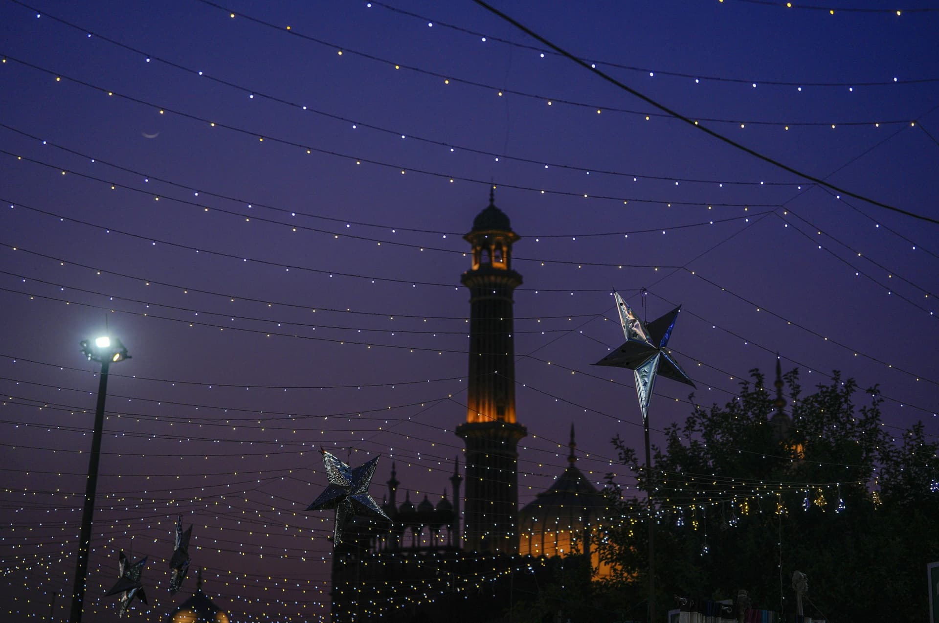 Eid-ul-Fitr Wishes,Quotes 2025: आज के दिन भेजिए ईद की मुबारकां