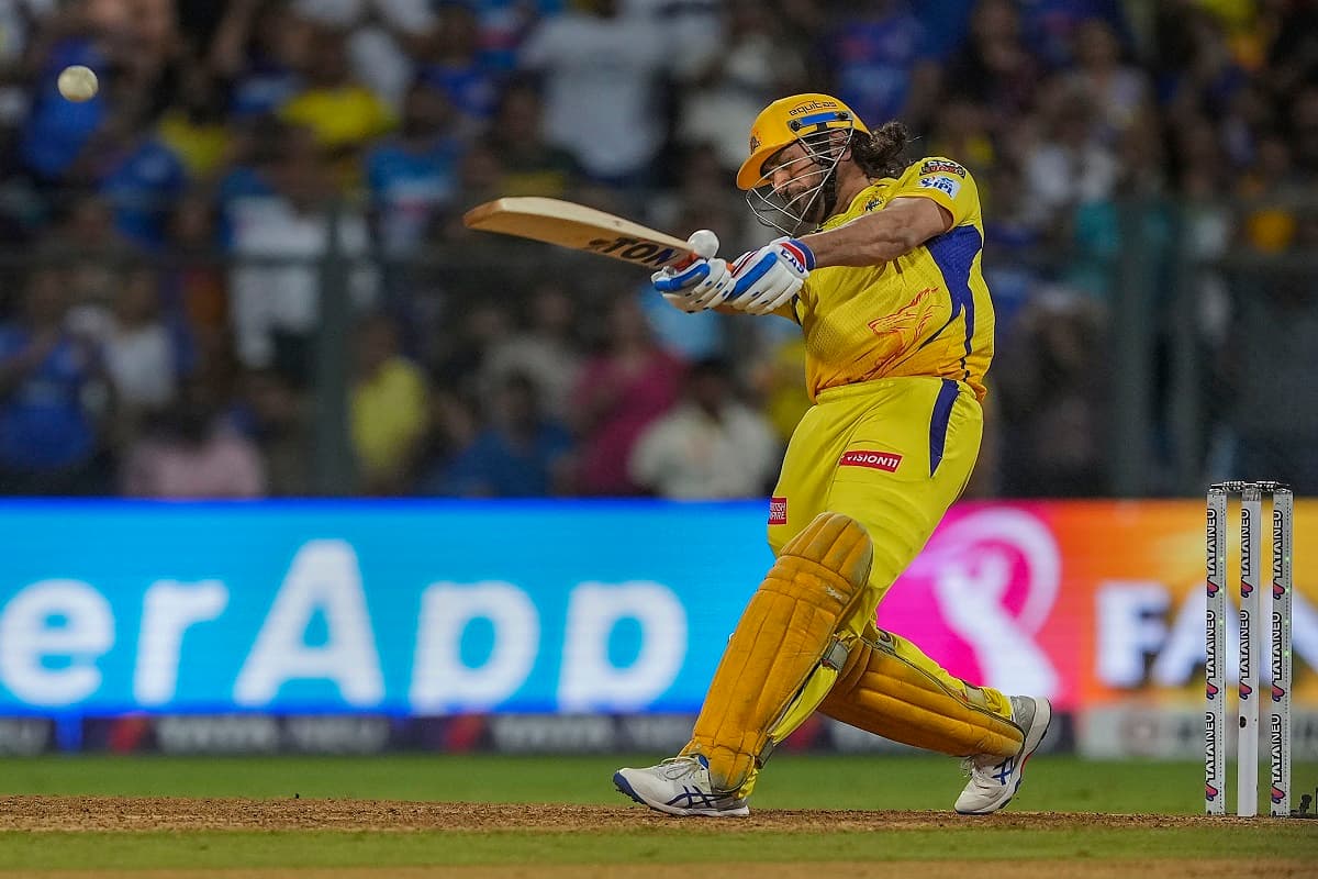 20वां ओवर : IPL में धौनी जैसा कोई नहीं कर सका है धुलाई, पर इस मामले में जडेजा आगे