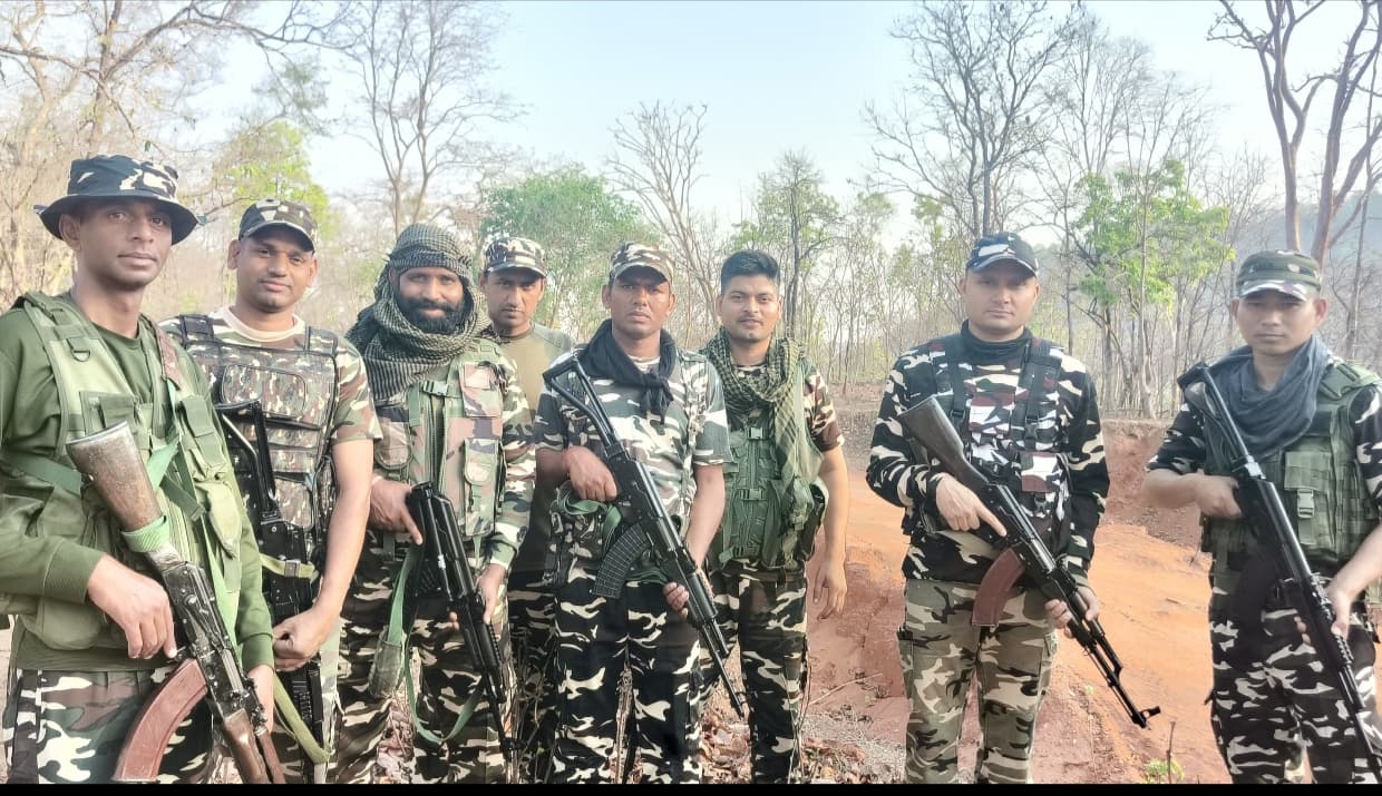 जमुई में सुरक्षा बलों ने नक्सलियों के मंसूबों को किया विफल, जंगली इलाके से 2 केन बम बरामद कर किया निष्क्रिय