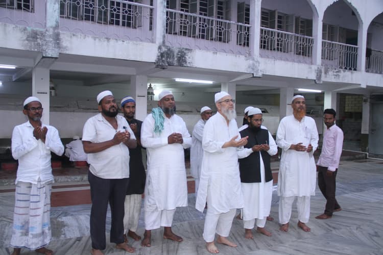 Eid-al-Fitr : ईद चांद की घोषणा के बाद बाजारों में उमड़ी भीड़, तातारपुर में एक करोड़ रुपये से अधिक की बिक्री