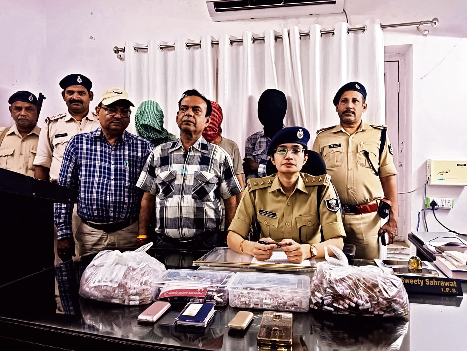 पटना के स्कूली बच्चों को नशेड़ी बनाने की साजिश, गिरफ्तार धंधेबाजों ने बताया नशीले इंजेक्शन और टेबलेट का पूरा खेल..