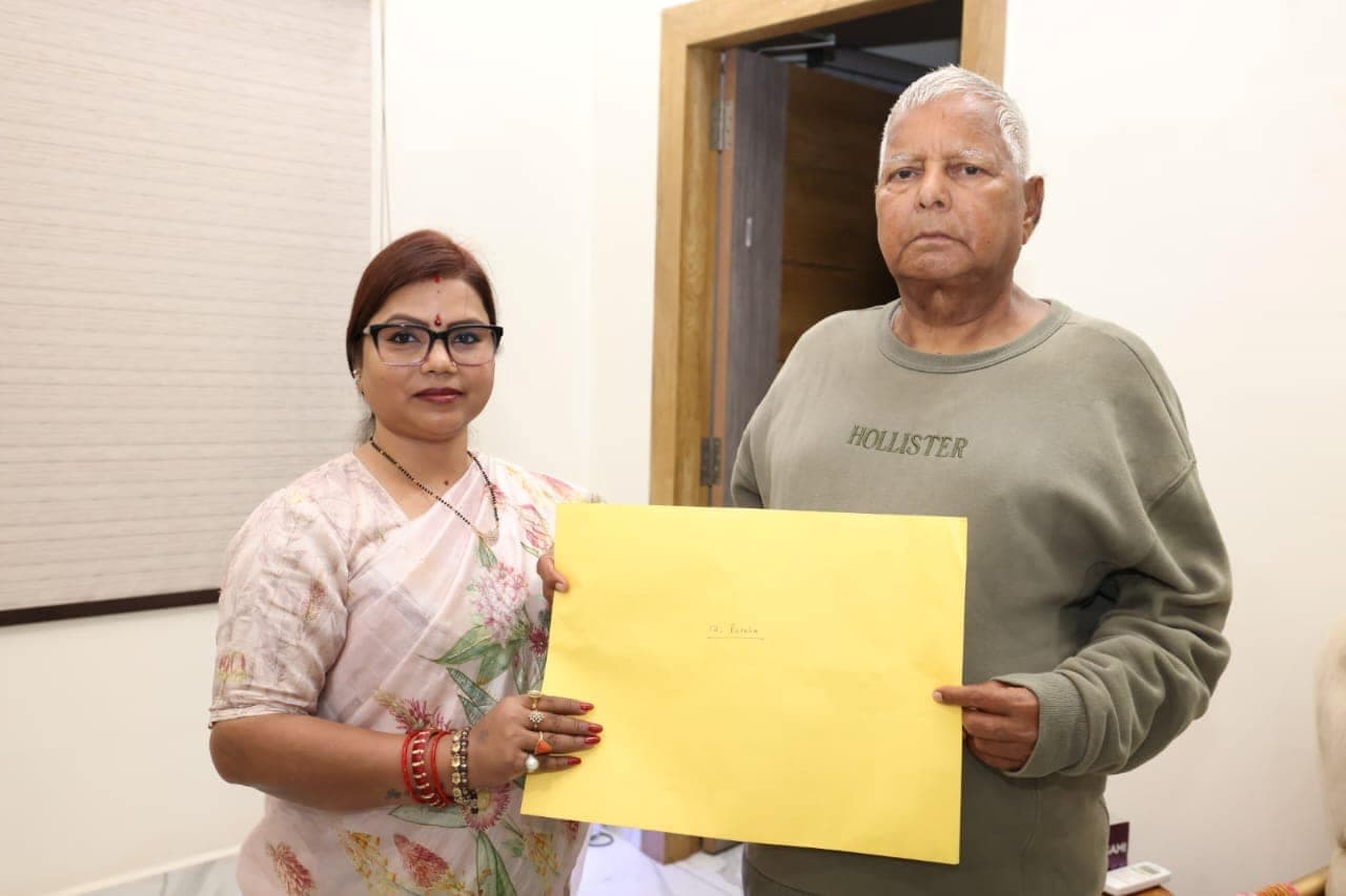 Rupauli By Election: बीमा भारती की बढ़ी मुश्किलें, यादुका हत्याकांड में पति और बेटे के खिलाफ वारंट