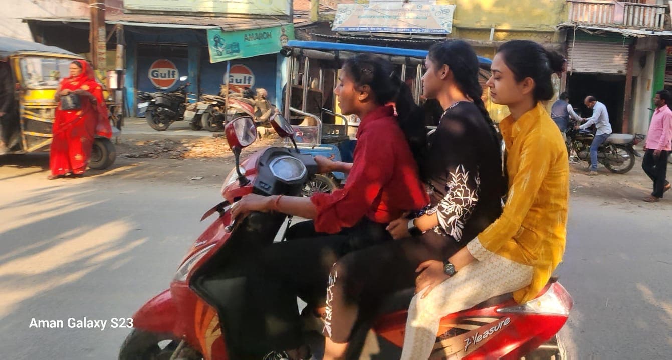 CRIME NEWS नाबालिग के हाथ में स्टेयरिंग, पापा भरेंगे जुर्माना