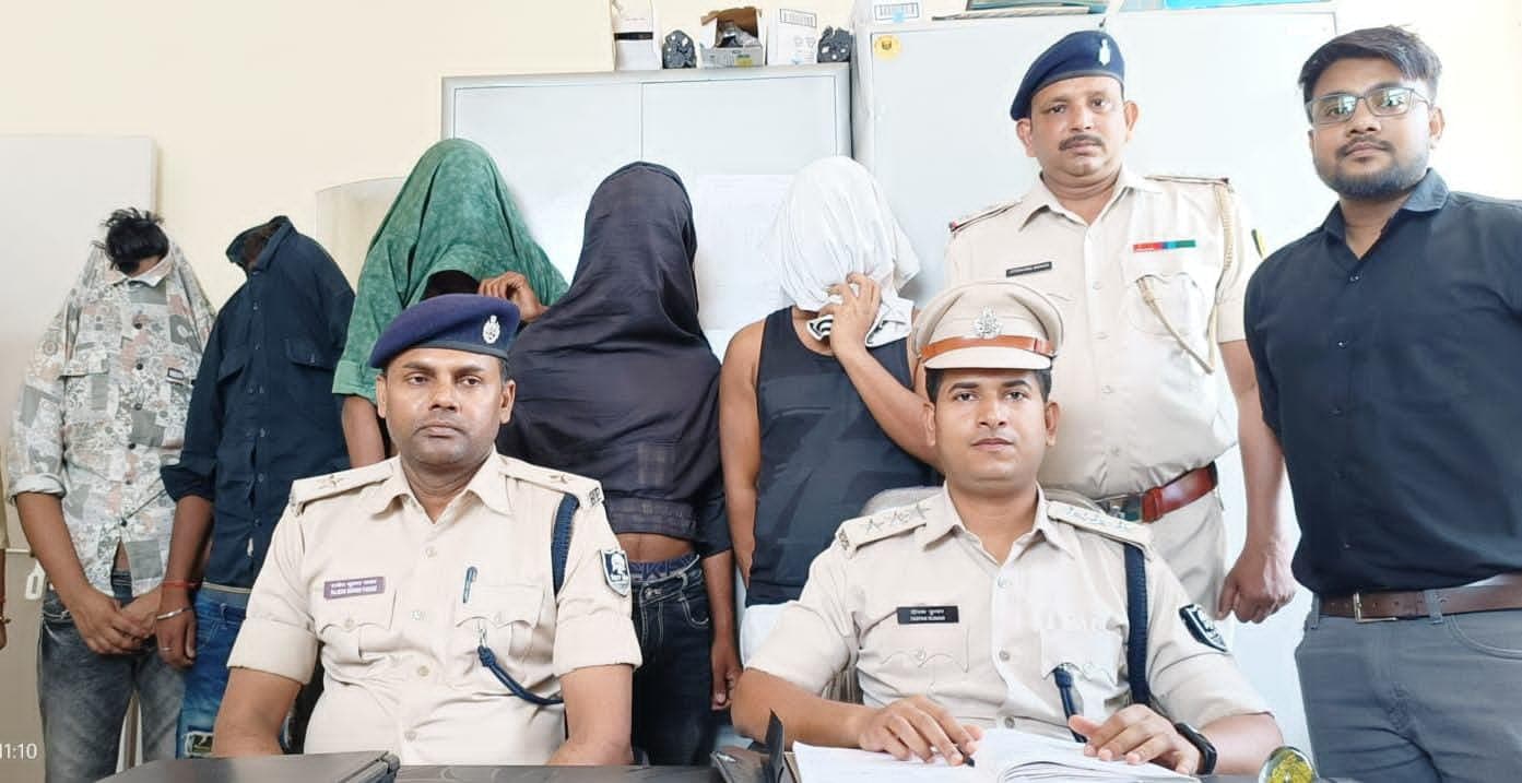 सीतामढ़ी में साइबर पुलिस की बड़ी कार्रवाई, पांच अपराधियों को किया गिरफ्तार