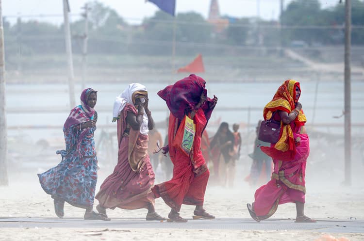 Weather Forecast: बिहार-झारखंड में भीषण गर्मी, इन राज्यों में बारिश के आसार, जानें मौसम का हाल