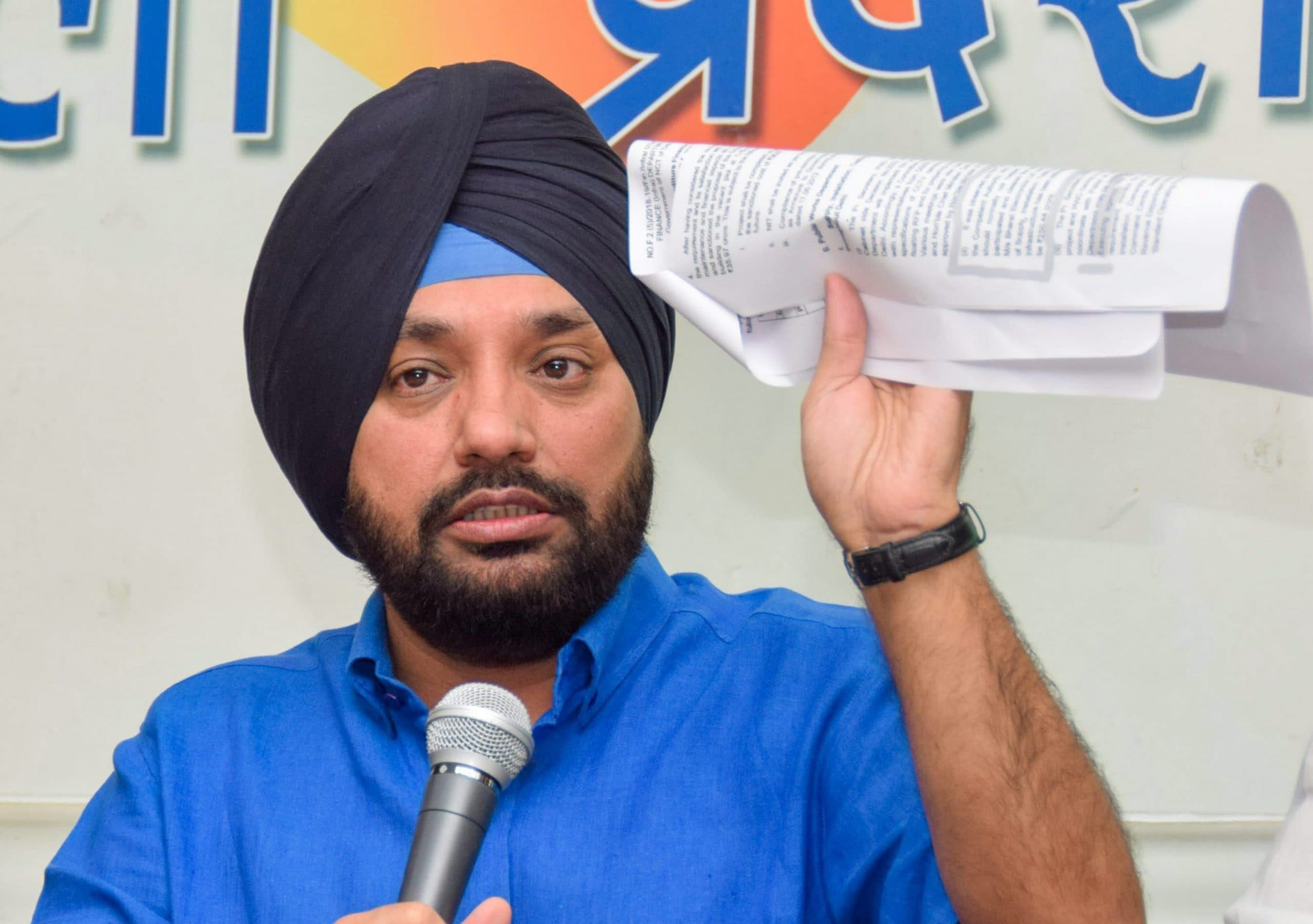 कांग्रेस को झटका, दिल्ली प्रमुख अरविंदर सिंह लवली ने दिया इस्तीफा