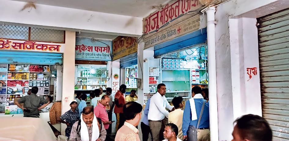 गया के दवा बाजार में चोरों ने डाला डाका, 16 लाख रुपये नकद और 18 लाख की दवाएं चोरी