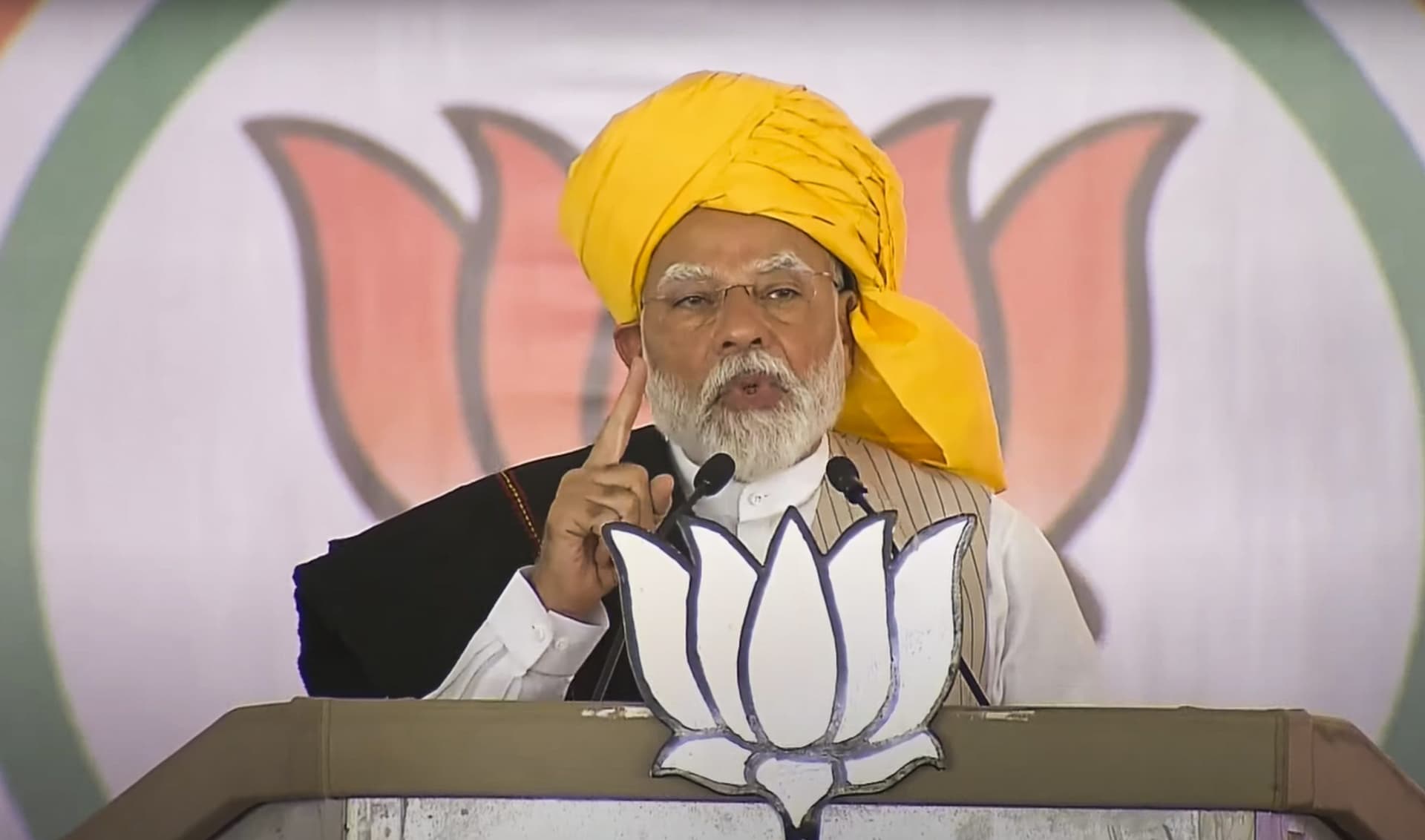 PM Modi Rally : पहले किसान के नाम पर थोड़ा भी पैसा निकलता था तो ‘पंजा’ उसे लूट लेता था, महाराष्ट्र की रैली में बोले पीएम मोदी