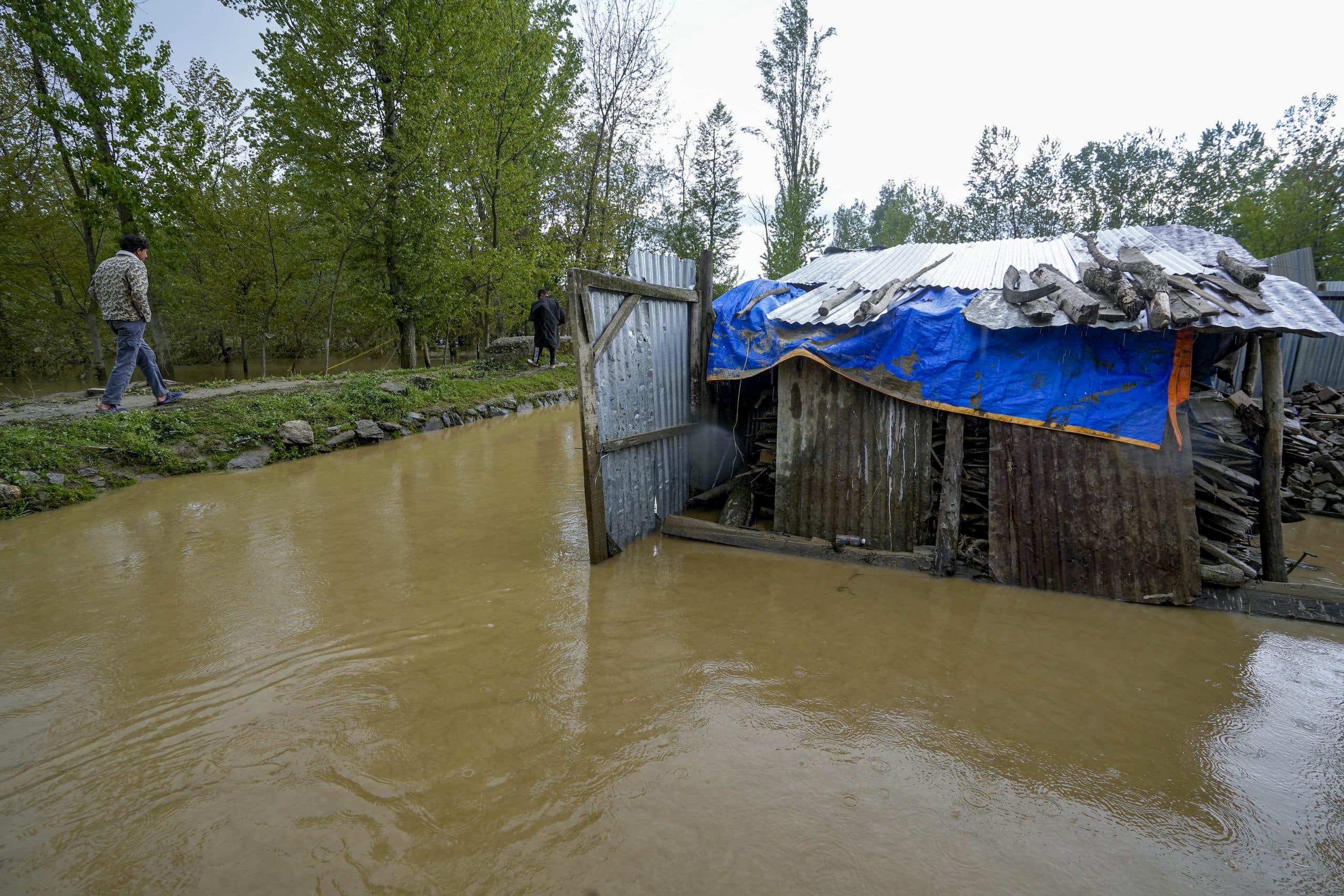 Weather Forecast: जम्मू-कश्मीर में आफत की बरसात, तीन लोगों की मौत, तीन दिनों से हो रही है जोरदार बारिश