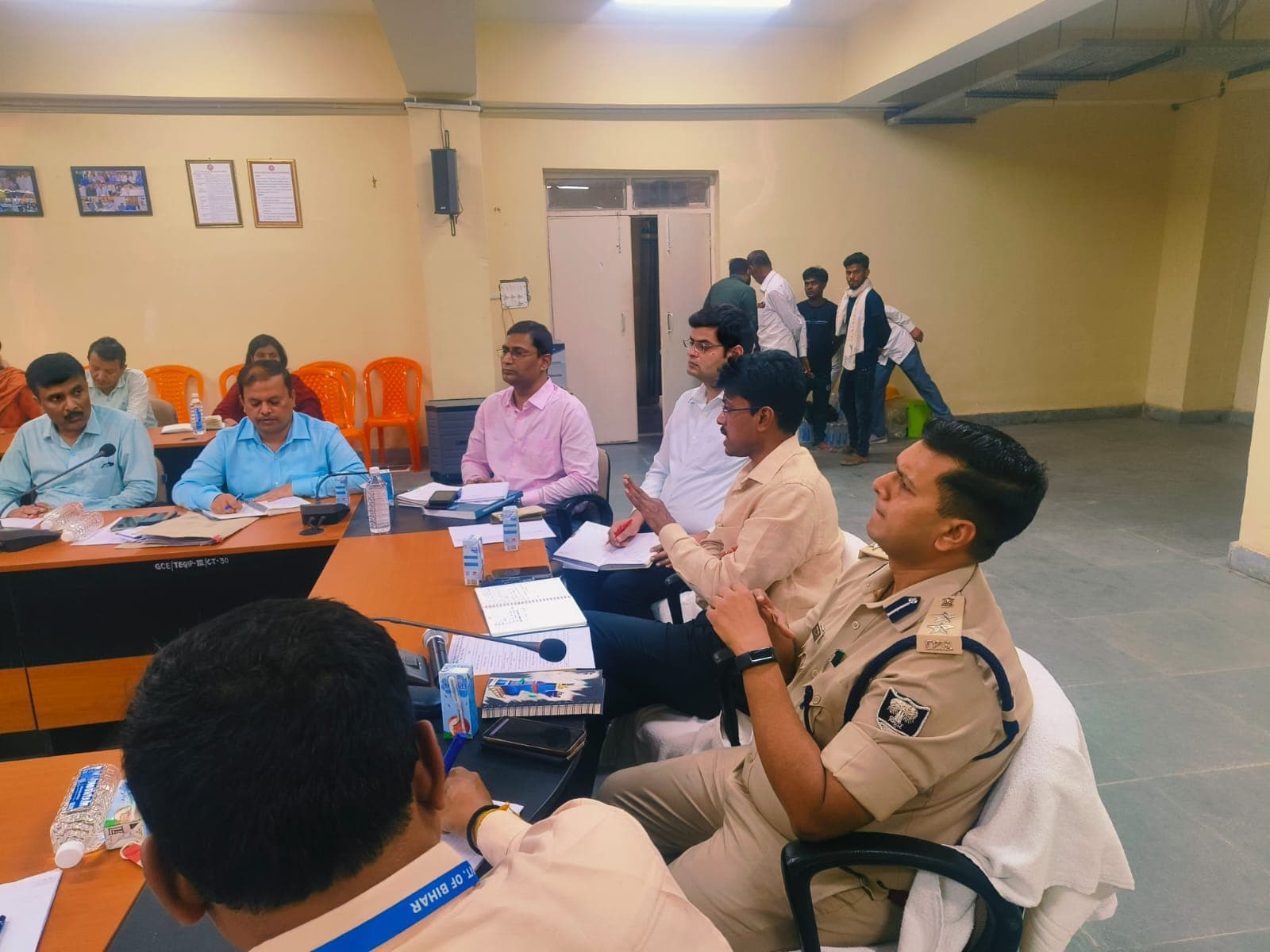 अतरी विधानसभा के 338 बूथों पर एक जून को वोटिंग, डीएम व एसएसपी ने की तैयारियों की समीक्षा