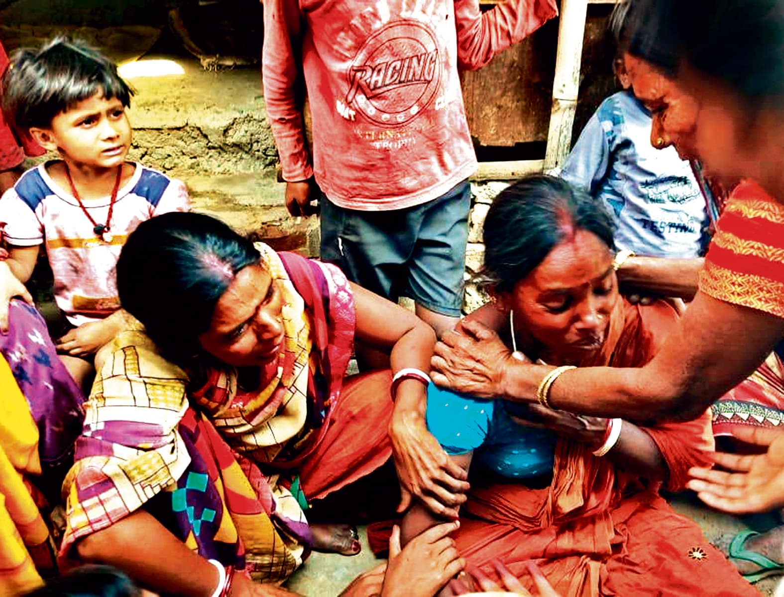 गाजे-बाजे के साथ निकली थी बारात, गांव लौटा कफन में लिपटा छह बारातियों का शव