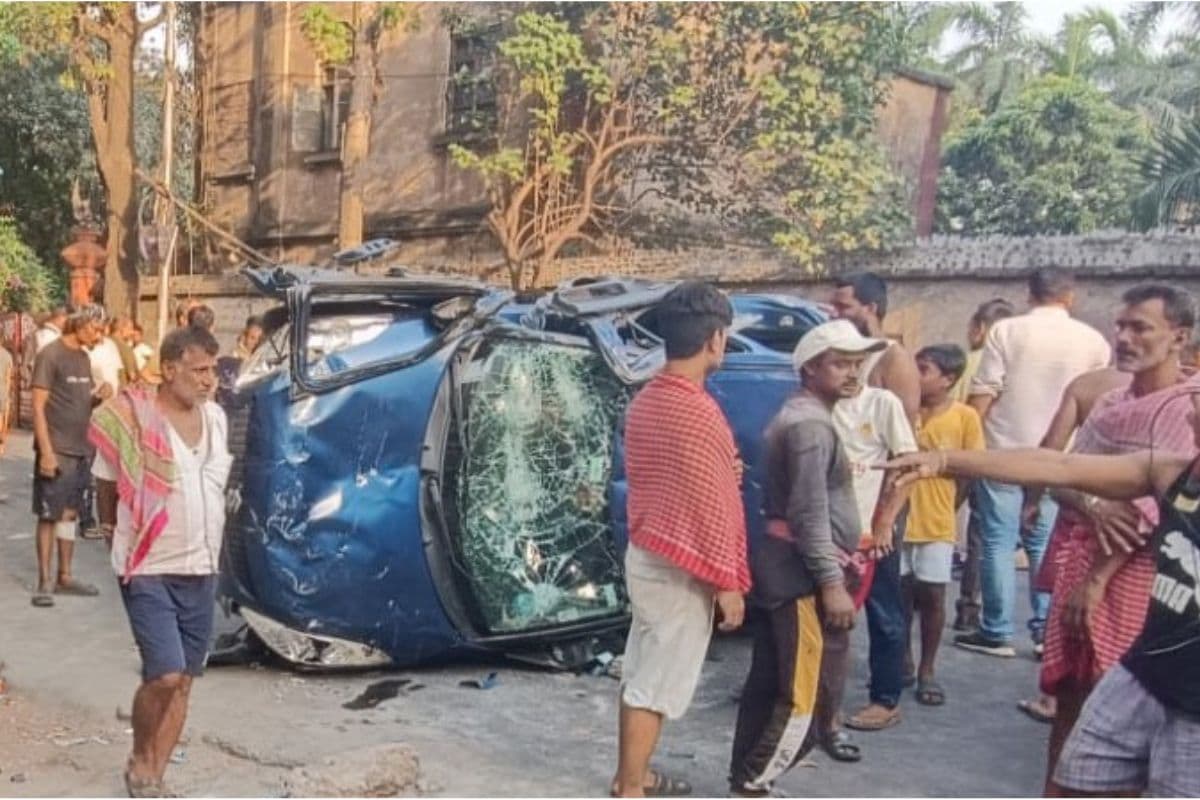 WB Crime News : तेज रफ्तार कार की चपेट में आये दो मासूम, गुस्साए लोगों ने गाड़ी में की जमकर तोड़फोड़