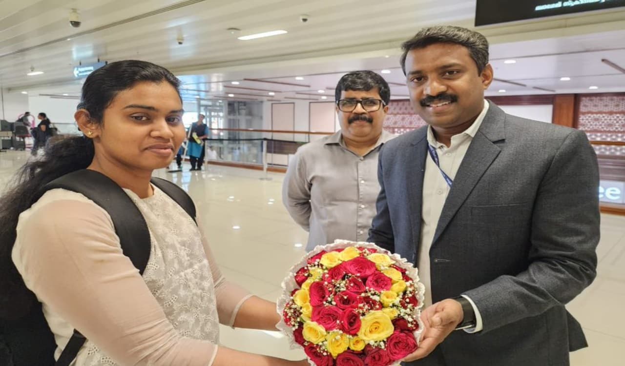 Iran Israel Conflict: ईरानी कब्जे वाले इजराइली जहाज में सवार 17 भारतीयों में एक की स्वदेश वापसी, विदेश मंत्री ने जताई खुशी