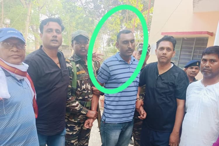 गुमला के सिसई थाने का मुंशी मधुसूदन झा नौ हजार रुपए घूस लेते गिरफ्तार, एसीबी की टीम ने रिश्वत लेते रंगेहाथ दबोचा