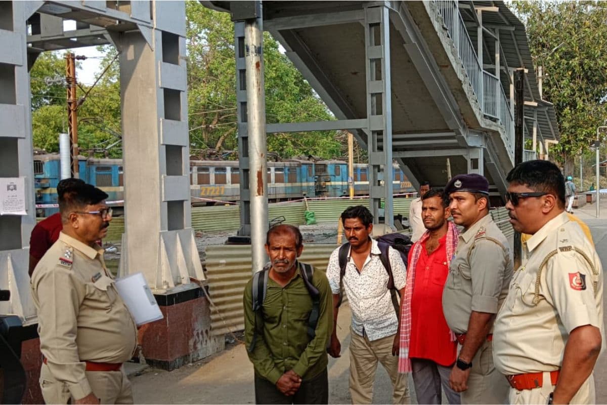 West Bengal : बंगाल के रास्ते कफ सीरप बांग्लादेश भेजने की फिराक में थे तस्कर,300 फेंसेडिल के साथ 2 गिरफ्तार