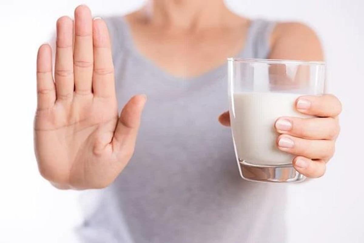 Ayurvedic Tips: दूध के साथ इन 6 चीजों का भूलकर भी न करें सेवन, वरना उम्र भर झेलनी पड़ सकती है परेशानी