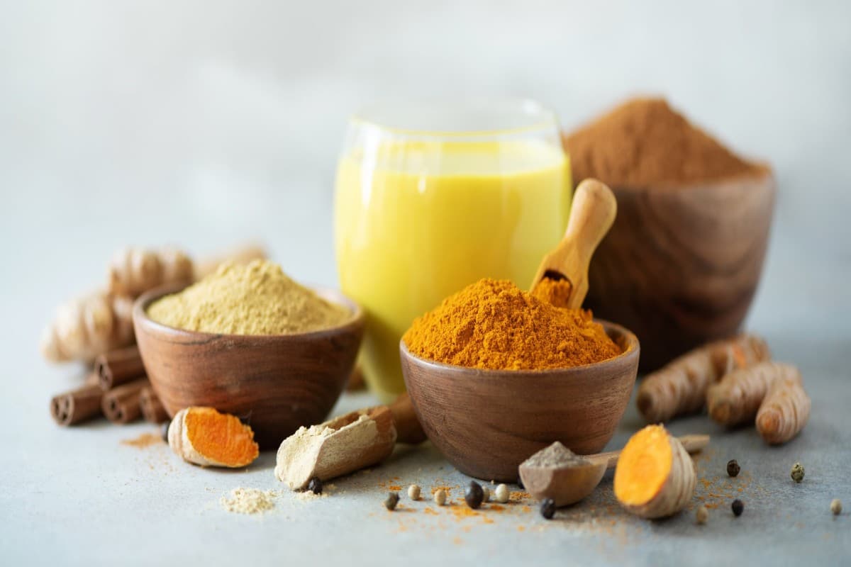 Benefits of Turmeric: हल्दी से दूर होती हैं कई खतरनाक बीमारियां, पतंजलि के आचार्य बालकृष्ण जी से जानें इसके फायदे
