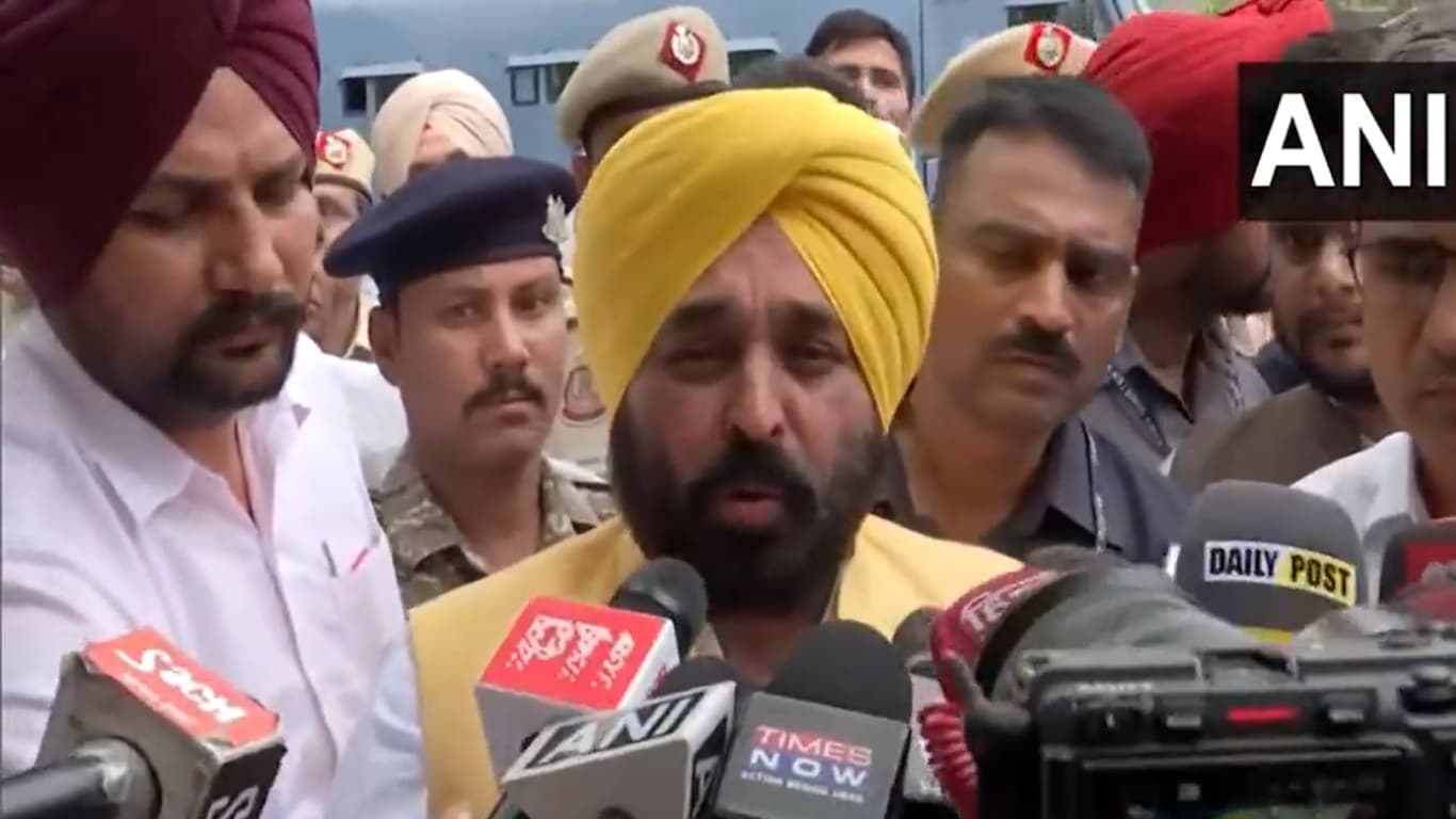 Arvind Kejriwal: 'कट्टर अपराधियों की तरह अरविंद केजरीवाल से किया जा रहा व्यवहार', तिहाड़ में मुलाकात के बाद बोले भगवंत मान