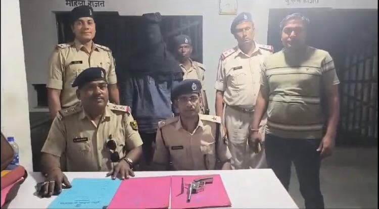 Bihar Crime News: वाहन चेकिंग के दौरान हथियार के साथ चार अपराधी गिरफ्तार, चोरी की बाइक भी बरामद