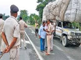 Bihar News: बिना कागजात सामान लदे जब्त 29 वाहनों से वसूला गया 8.37 लाख रुपये जुर्माना