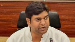 Bihar Politics: महेश्वर हजारी के बेटे हुए कांग्रेस के तो सहनी ने थामा राजद का दामन, विजय चौधरी ने कहा, कोई फर्क नहीं पड़ने वाला