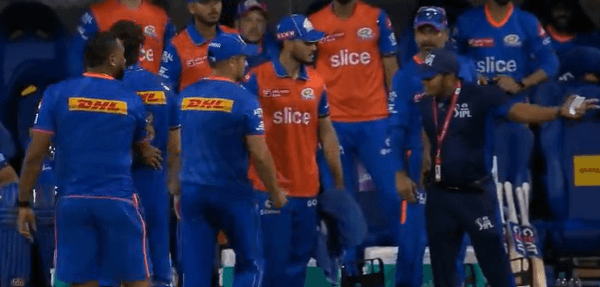 MI vs CSK मैच में हुआ माहौल गर्म