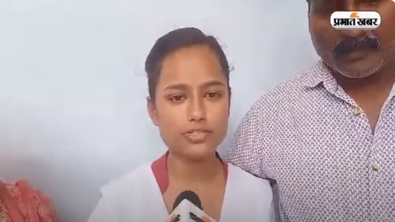 JAC 12th Board Result: कॉमर्स टॉपर प्रतिभा ने खोला सफलता का राज, कैसी रही स्टडी स्ट्रेटेजी