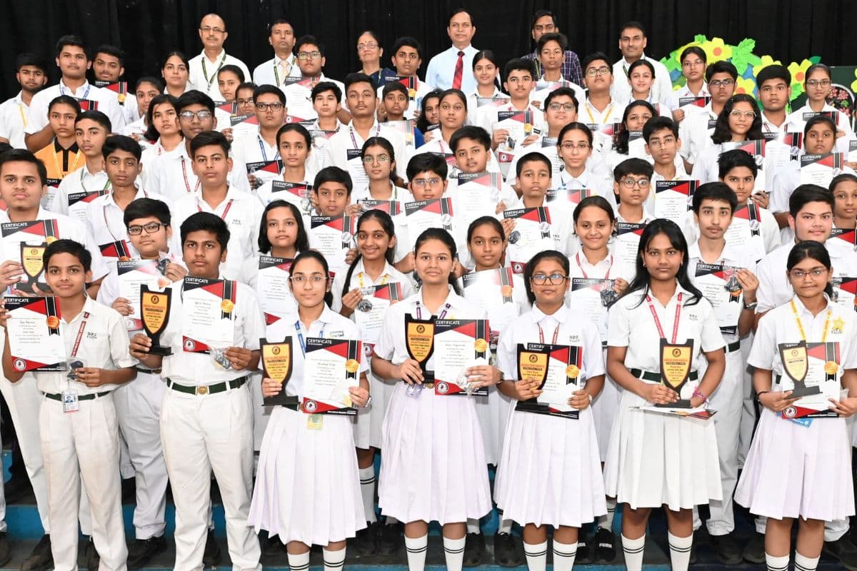 अंतरराष्ट्रीय संस्कृत ओलिंपियाड में डीपीएस बोकारो के 85 विद्यार्थियों ने मारी बाजी, 34 ने जीते गोल्ड, छह की इंटरनेशनल रैंक वन