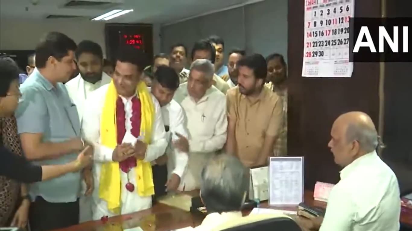 Delhi Mayor Elections: AAP के उम्मीदवार महेश खिची और रविंदर भारद्वाज ने नामांकन दाखिल किया