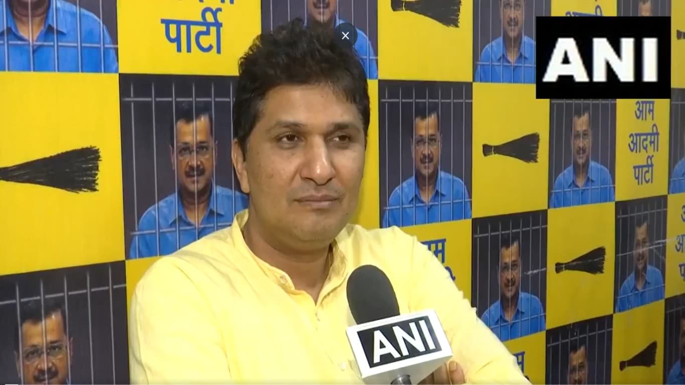 Delhi Mayor Election: दिल्ली में 26 अप्रैल को होने वाला मेयर चुनाव टला, पीठासीन अधिकारी पर फंसा पेंच, गुस्से में AAP