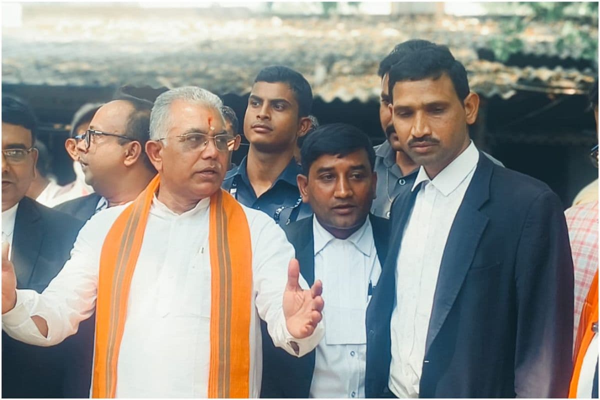 Dilip Ghosh : भाजपा प्रत्याशी दिलीप घोष ने दुर्गापुर अदालत में किया सरेंडर