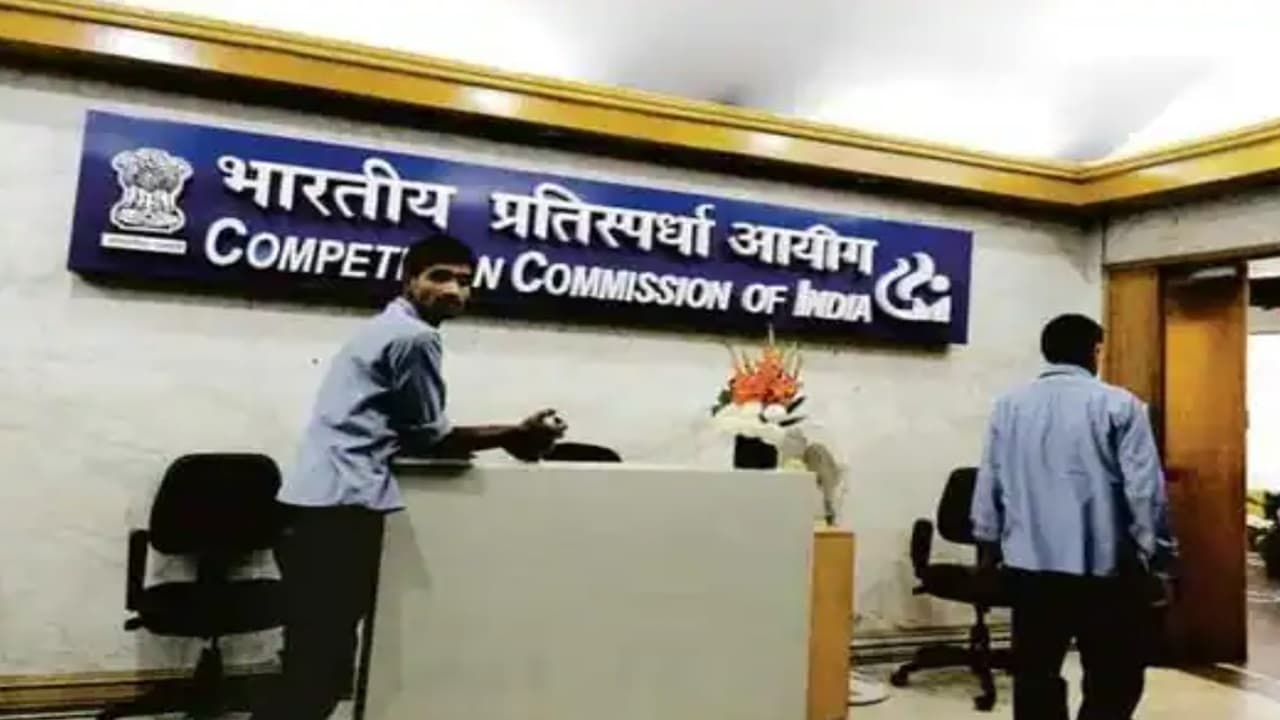 E-Commerce: सीसीआई की जांच में मिली कई गड़बड़ियां, ई-कॉमर्स साइट की मोबाइल कंपनियों के साथ सांठ-गांठ आयी सामने