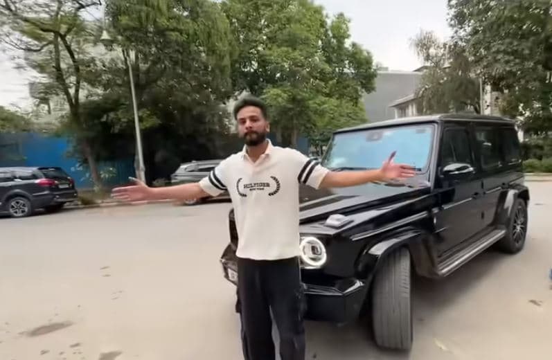 Elvish Yadav के गैराज में आई मर्सिडीज कार, सोशल मीडिया पर वीडियो किया पोस्ट