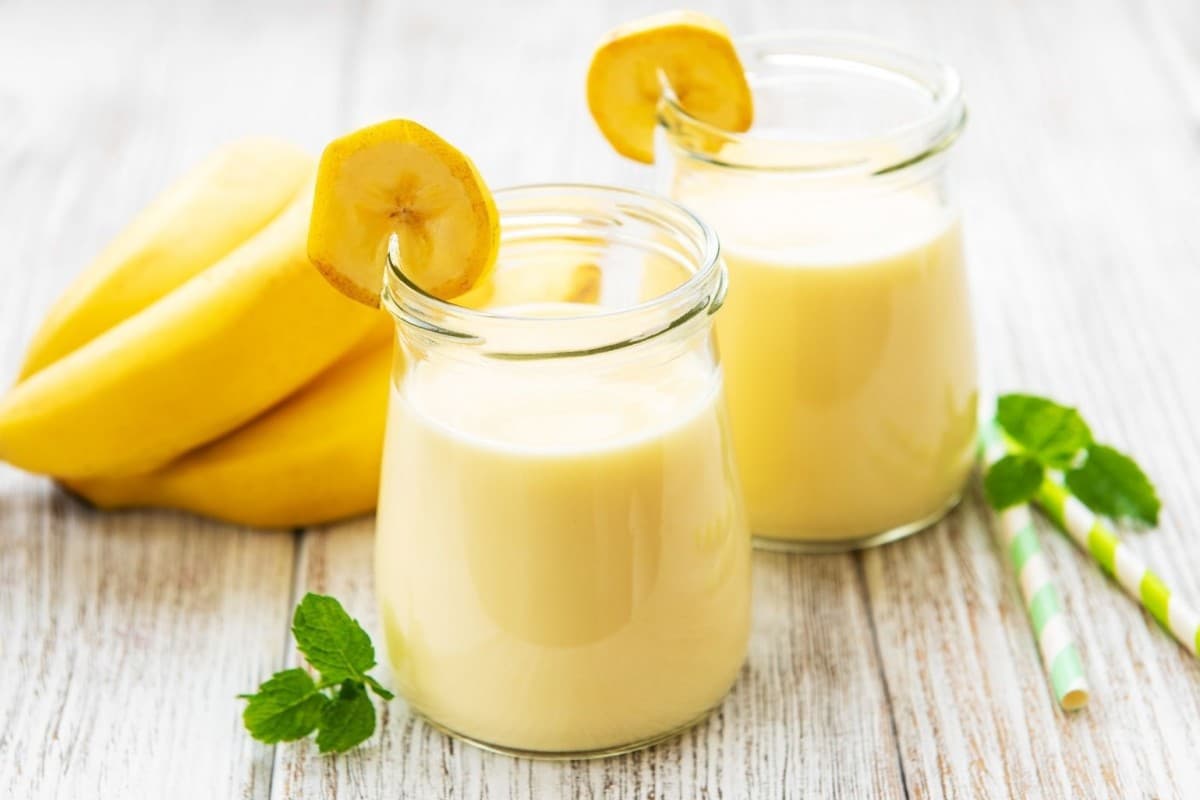 Health Benefits of Banana With Milk: दूध और केला खाने के फायदे डाइटिशियन से जानिए