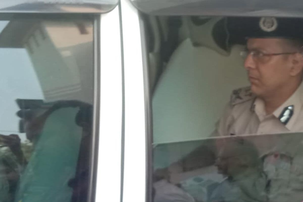 सिंहभूम सांसद व बीजेपी प्रत्याशी गीता कोड़ा मामले की जांच करने गम्हरिया पहुंचे आईजी अखिलेश झा, घटनास्थल का किया निरीक्षण