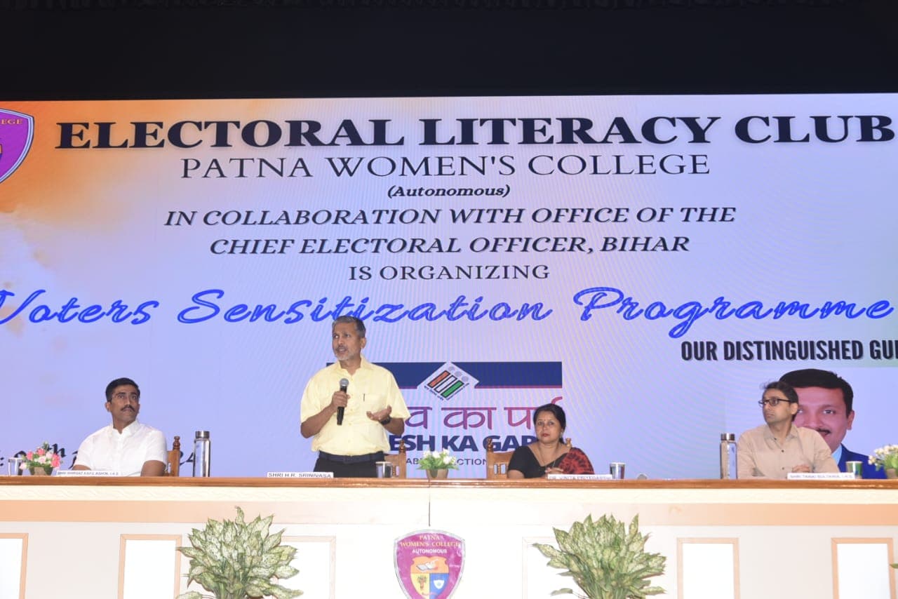 Loksabha Election: बिहारवासियों से मुख्य निर्वाचन पदाधिकारी का आह्वान, लोकतंत्र को मज़बूत करने के लिए मताधिकार का अवश्य करें प्रयोग