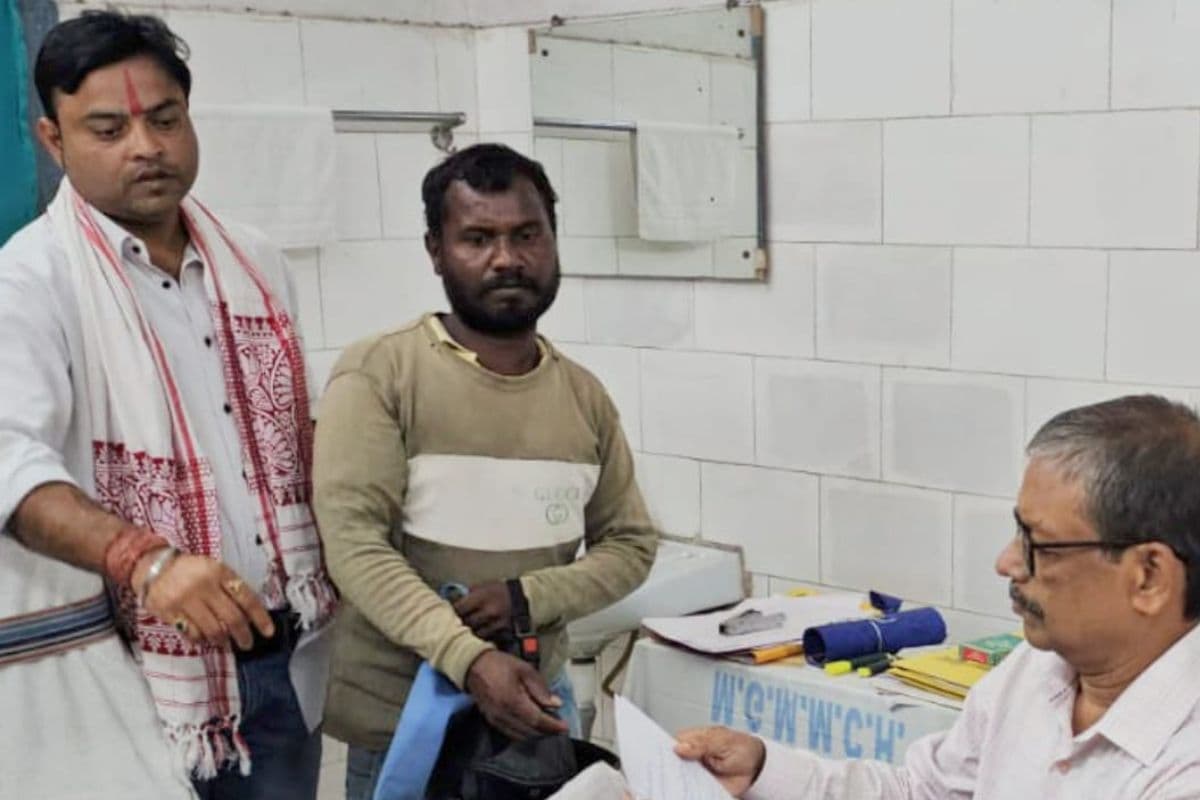 'साहब मैं अभी जिंदा हूं' जीजा की हुई मौत, लेकिन साले का बना दिया मृत्यु प्रमाण पत्र, जमशेदपुर के एमजीएम अस्पताल का कारनामा