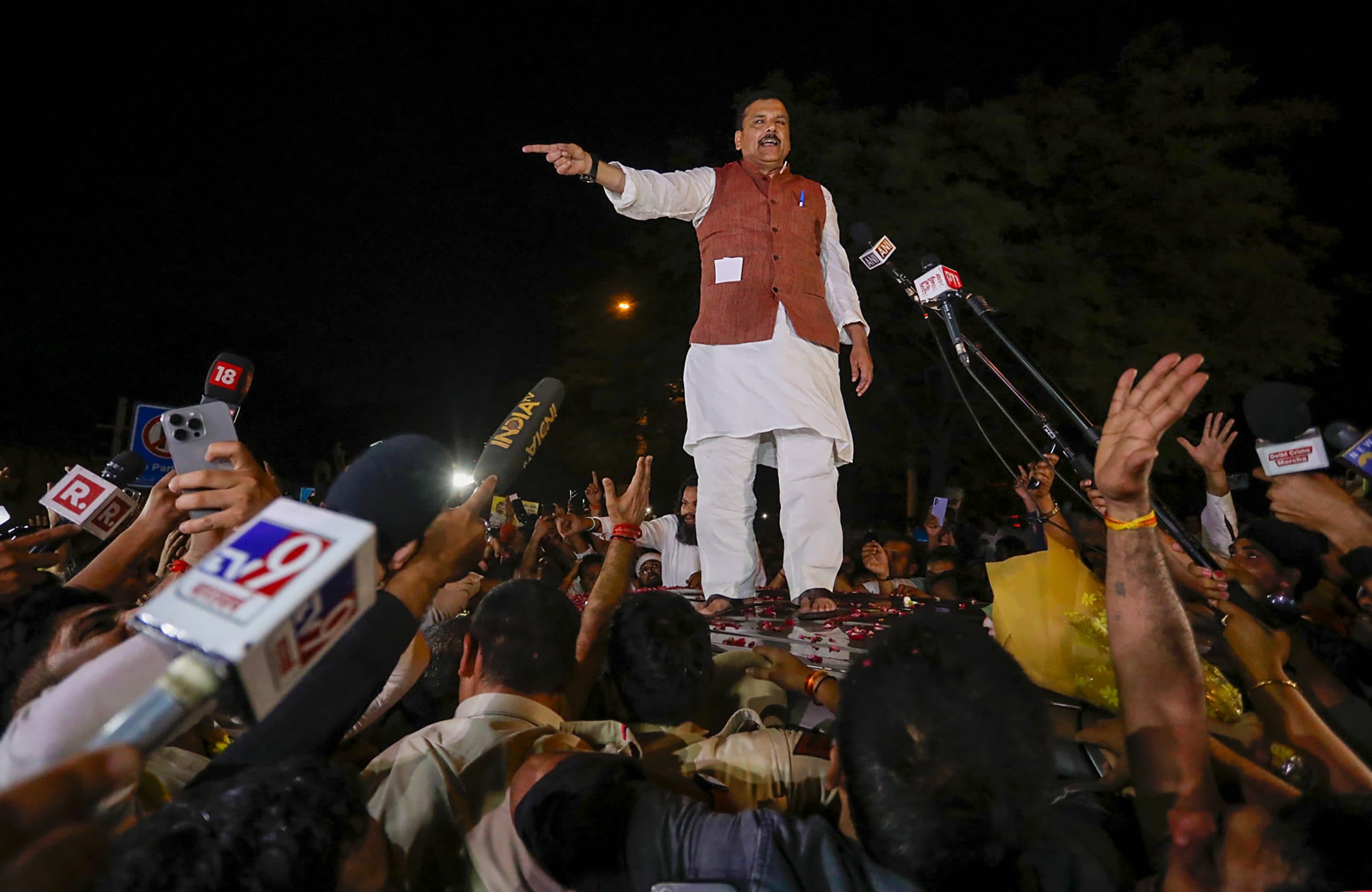 Sanjay Singh: तिहाड़ से बाहर निकलते ही गरजे AAP सांसद संजय सिंह, कहा- जेल के ताले टूटेंगे, केजरीवाल छूटेंगे