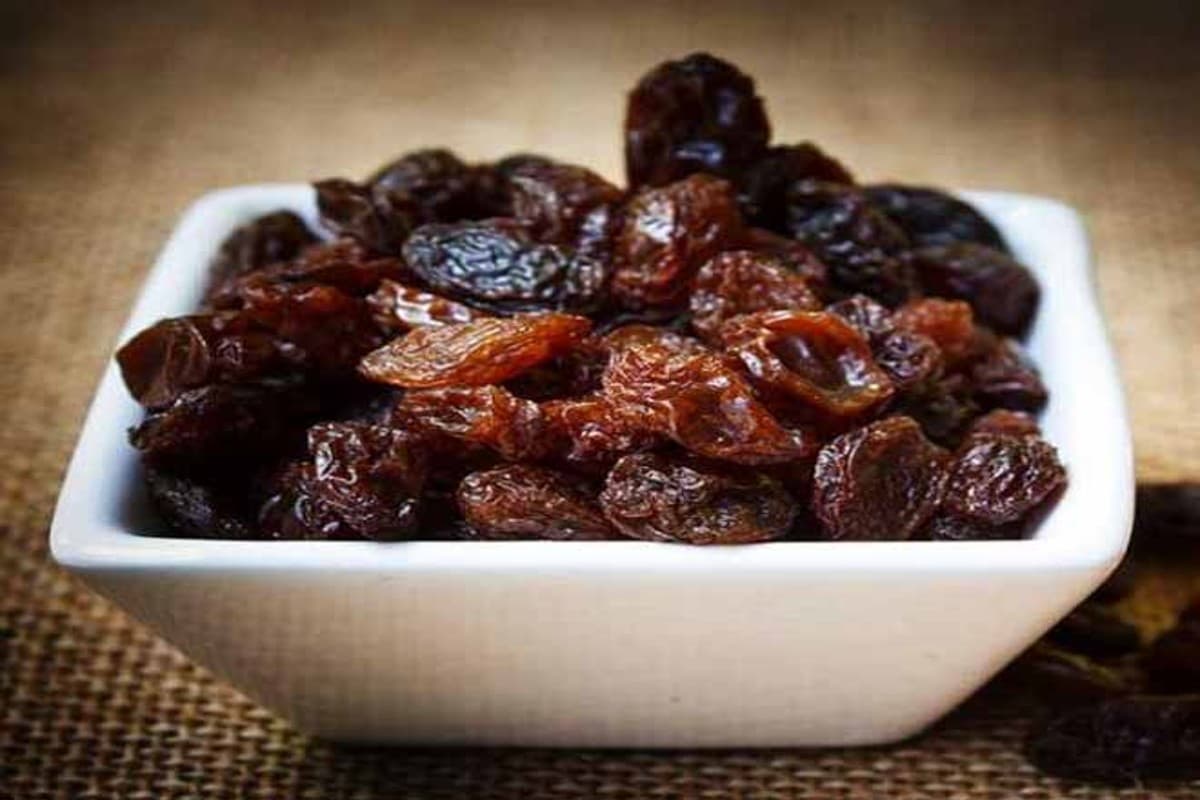 Munakka Benefits: मुनक्का में छिपा है सेहत का खजाना, खाने से मिलेंगे ये 6 फायदे