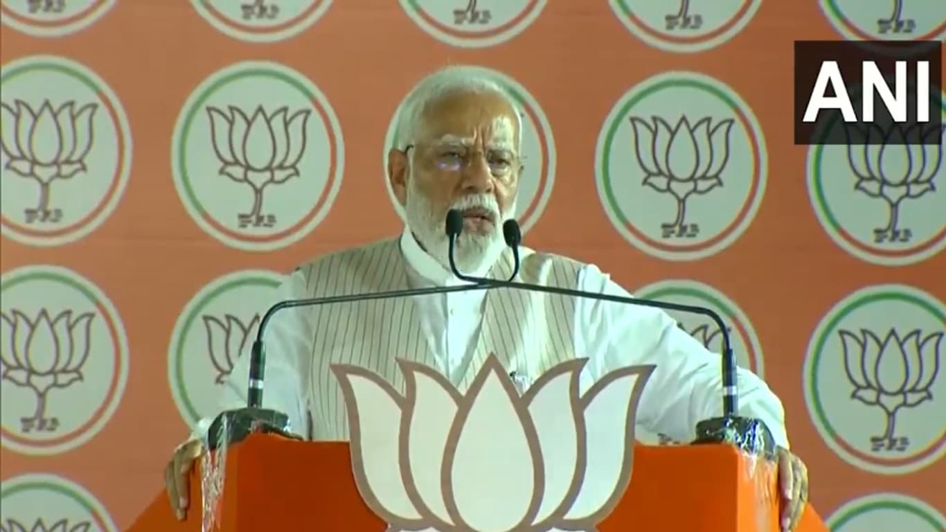 PM Modi Telangana: पीएम मोदी ने कांग्रेस के 'पंजे' का मतलब बताया, संविधान और आरक्षण पर विपक्ष को घेरा