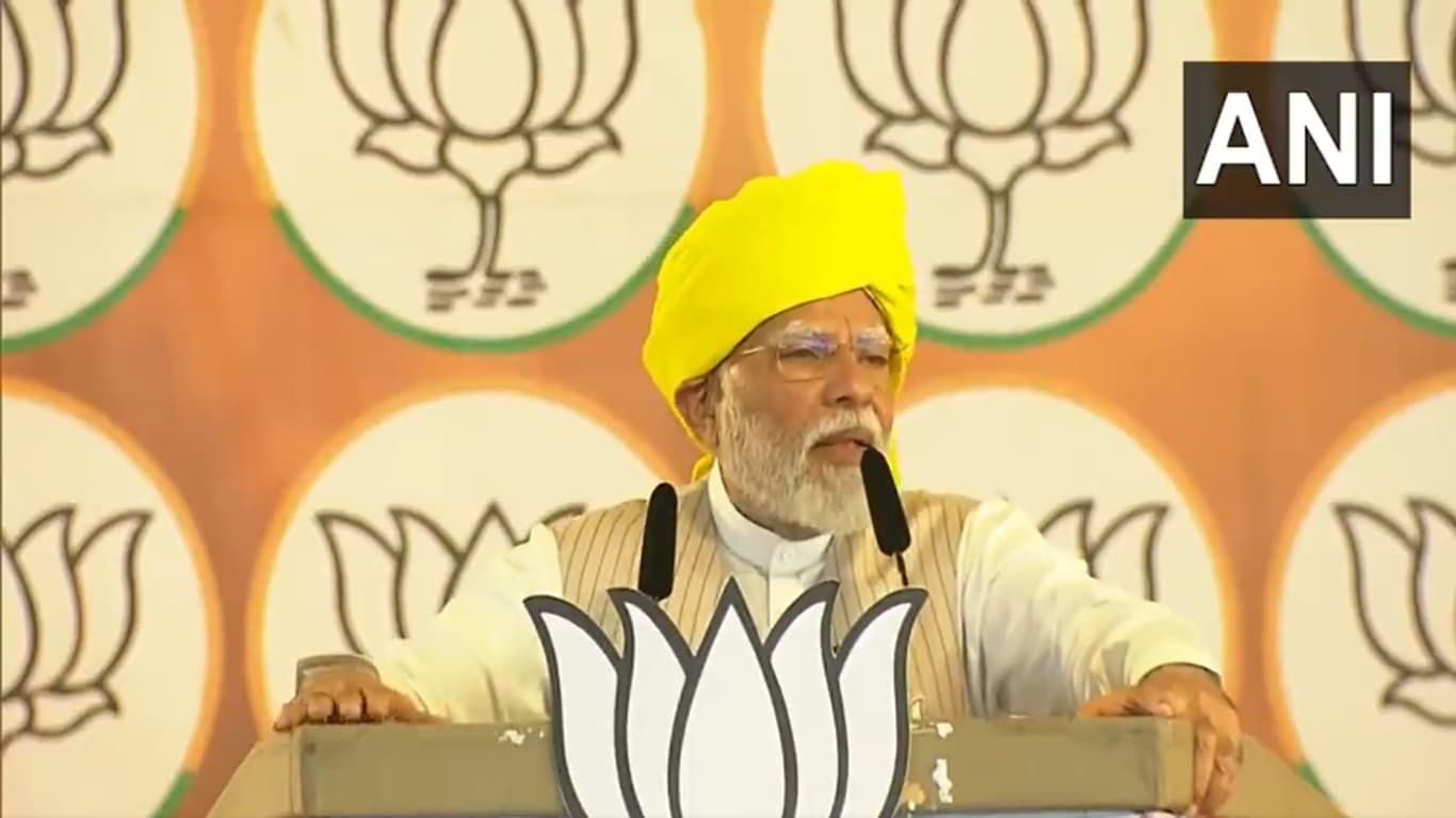 Narendra Modi Maharashtra: ‘मोहब्बत की दुकान में बिक रहे फर्जी वीडियो’, पीएम ने कांग्रेस पर बोला हमला, महाराष्ट्र में ताबड़तोड़ रैली
