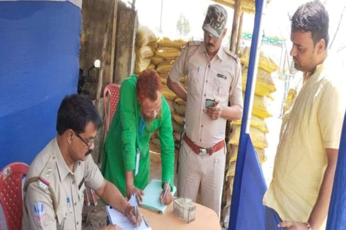 WB Crime News : बीरभूम में नाका चेकिंग में झारखंड से आयी कार से 1.35 लाख रुपये जब्त