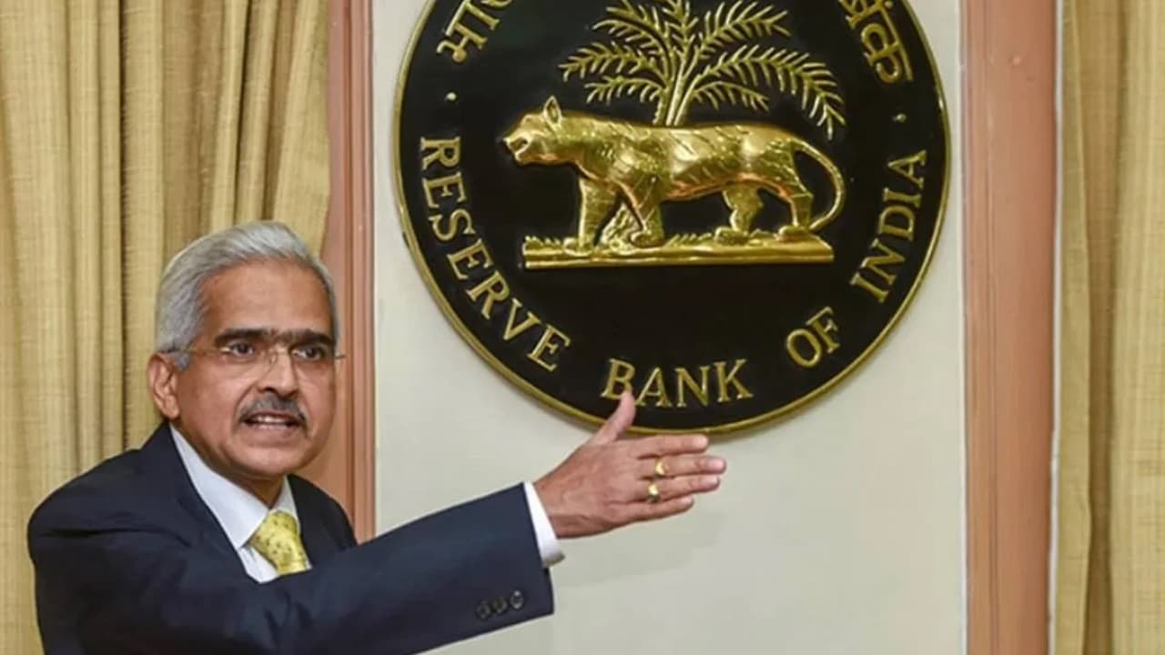 RBI Repo Rate: रिजर्व बैंक ने सातवीं बार रेपो रेट 6.5% पर रखा बरकरार, जानें आपके लोन के ईएमआई पर क्या पड़ेगा प्रभाव
