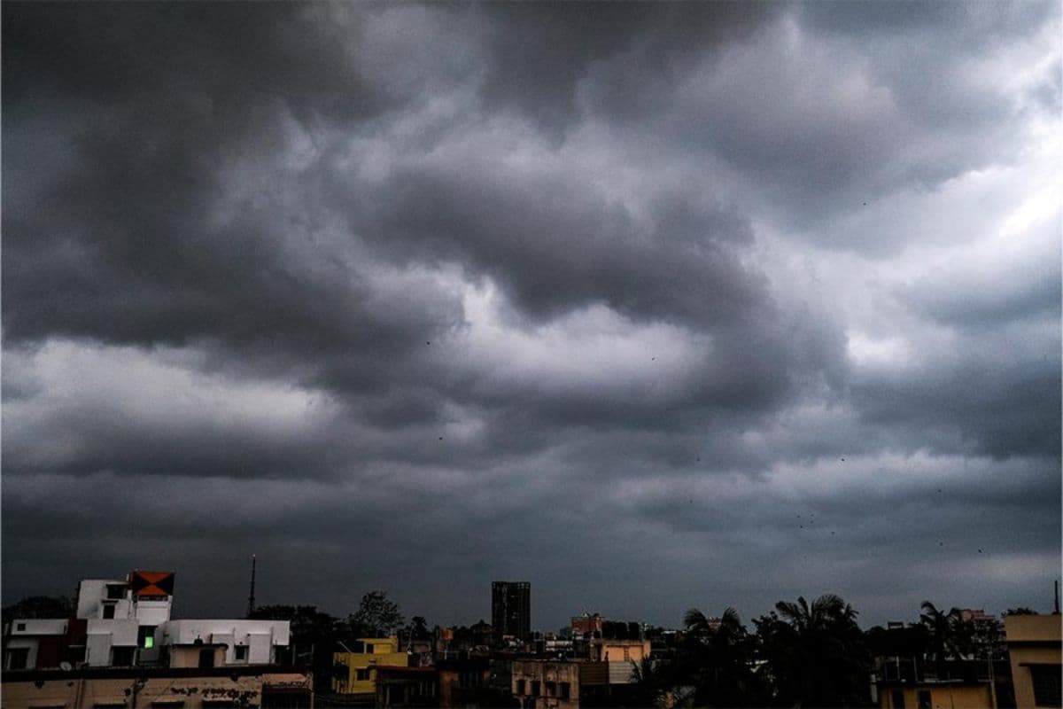 Bengal Weather Forecast : दक्षिण बंगाल के सभी जिलों में आज होगी बारिश, 50 से 60 किमी प्रति घंटे की रफ्तार से चलेंगी हवाएं