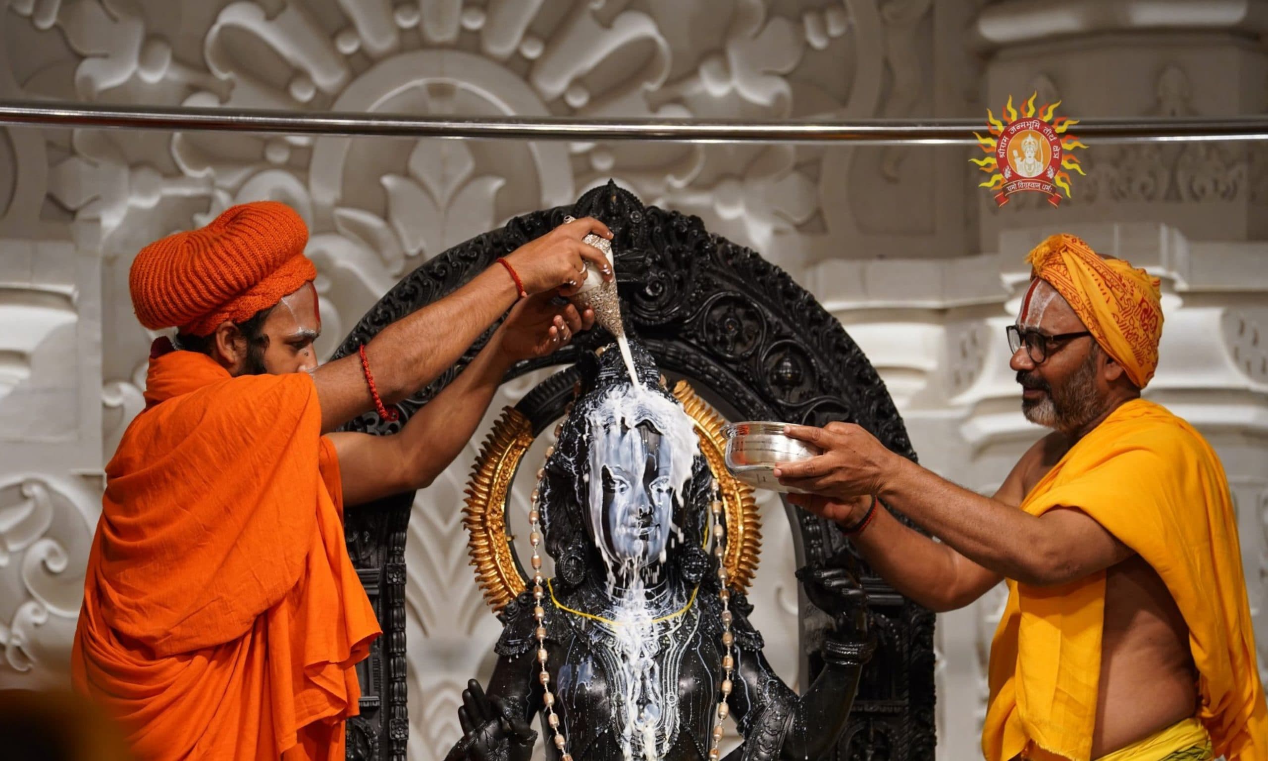 Ram Navami: भए प्रगट कृपाला… अयोध्या में रामलला की भव्य पूजा, देखें तस्वीरें