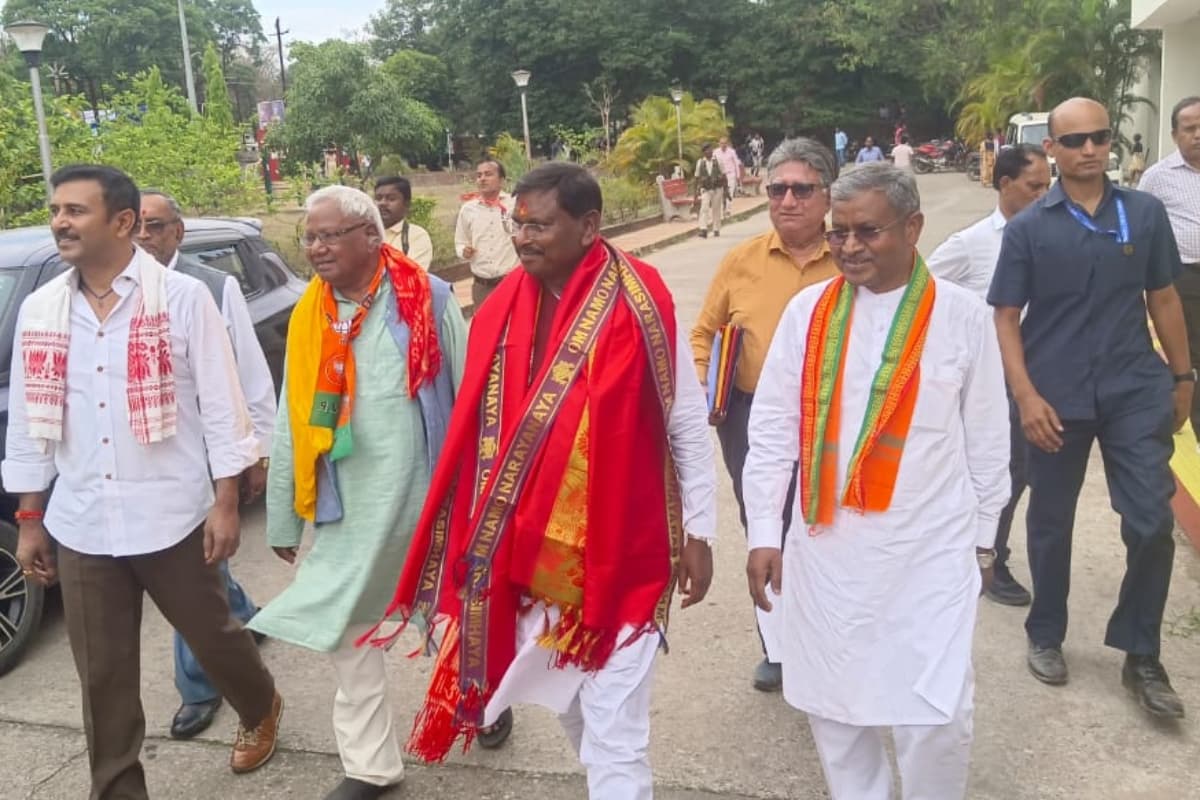 बीजेपी प्रत्याशी अर्जुन मुंडा समेत अन्य