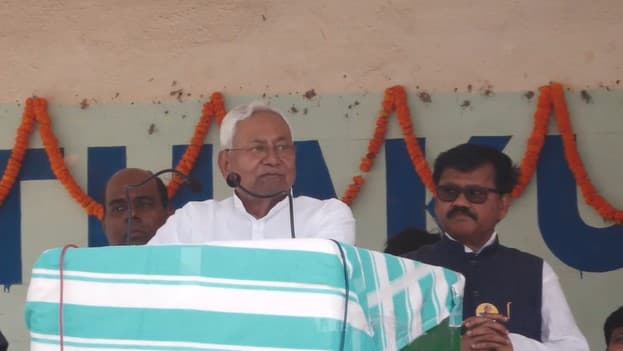 नीतीश कुमार ने परिवारवाद के मुद्दे पर कांग्रेस और राजद को घेरा, जानिए किशनगंज की रैली में क्या बोले सीएम.. नीतीश कुमार ने परिवारवाद के मुद्दे पर कांग्रेस और राजद को घेरा, जानिए किशनगंज की रैली में क्या बोले सीएम..